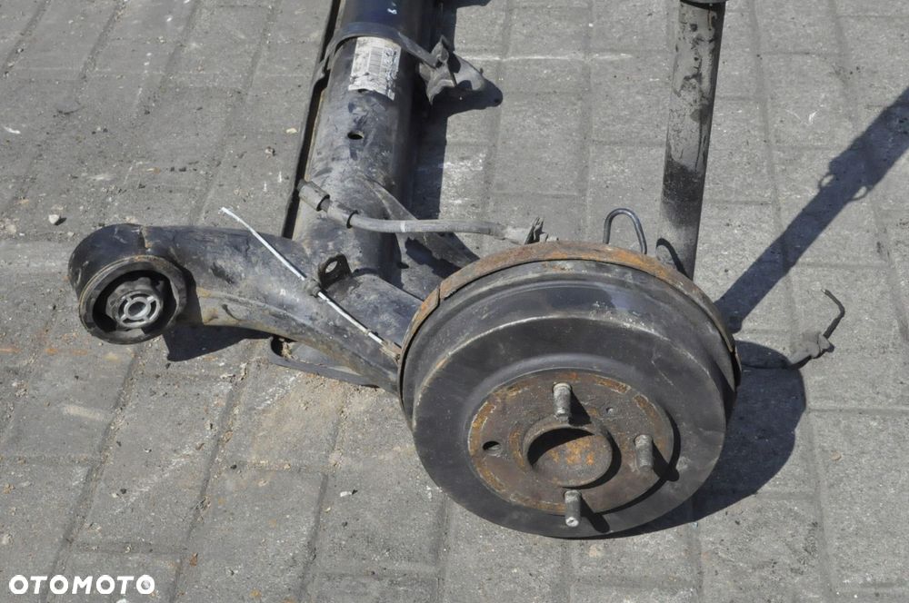 FORD FIESTA MK8 3D 5D ZAWIESZENIE BELKA TYŁ BĘBNY - 4