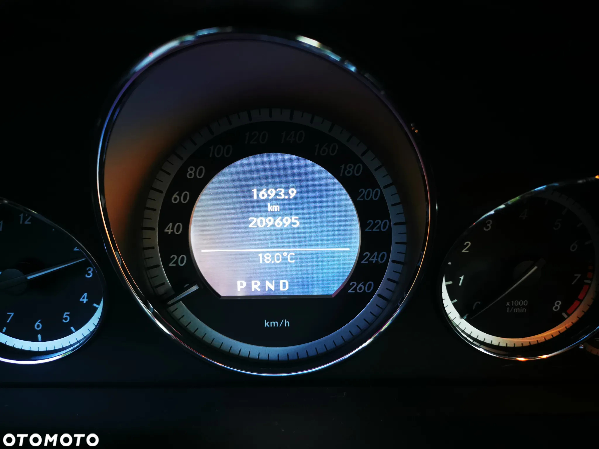 Mercedes-Benz Klasa E 250 CGI BlueEffICIENCY - 8