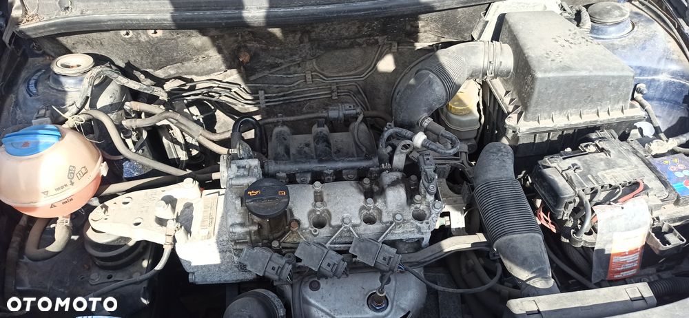 Skoda Fabia 2 II lift kod lakieru 4711 Silnik 1,2 6v ozn. CHFA skrzynia biegów  ozn. LNR części - 5