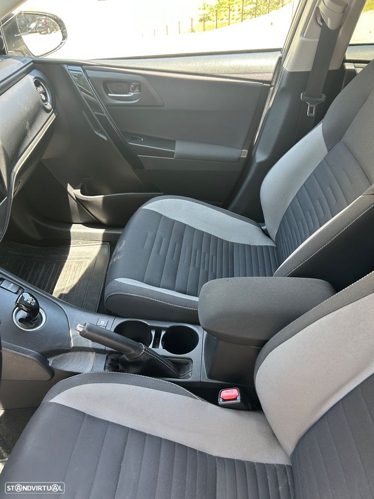 Toyota Auris Touring Sports 1.8 HSD Comfort+P.Sport - 3