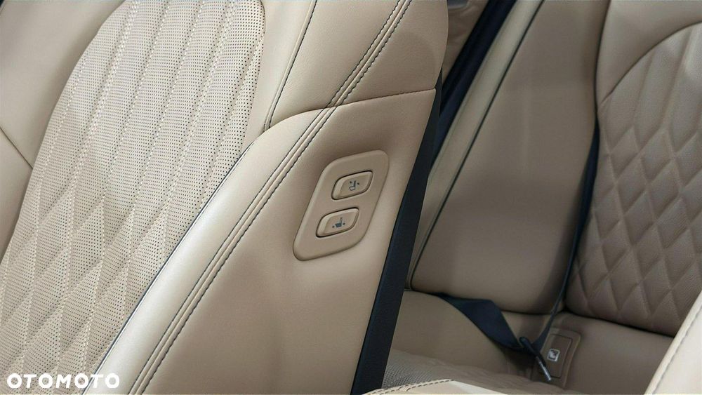 Genesis G70 - 30