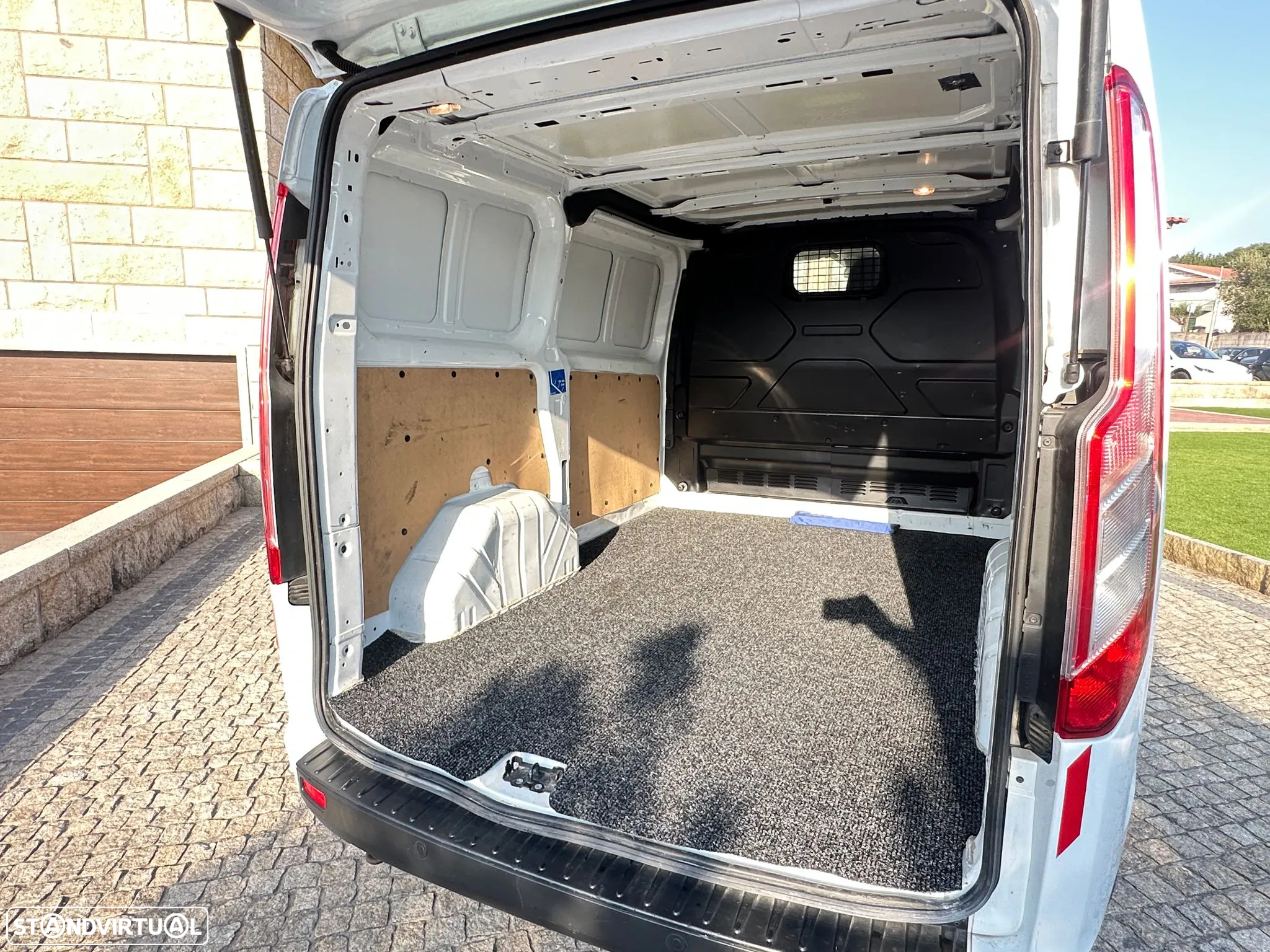 Ford TRANSIT CUSTOM - 8