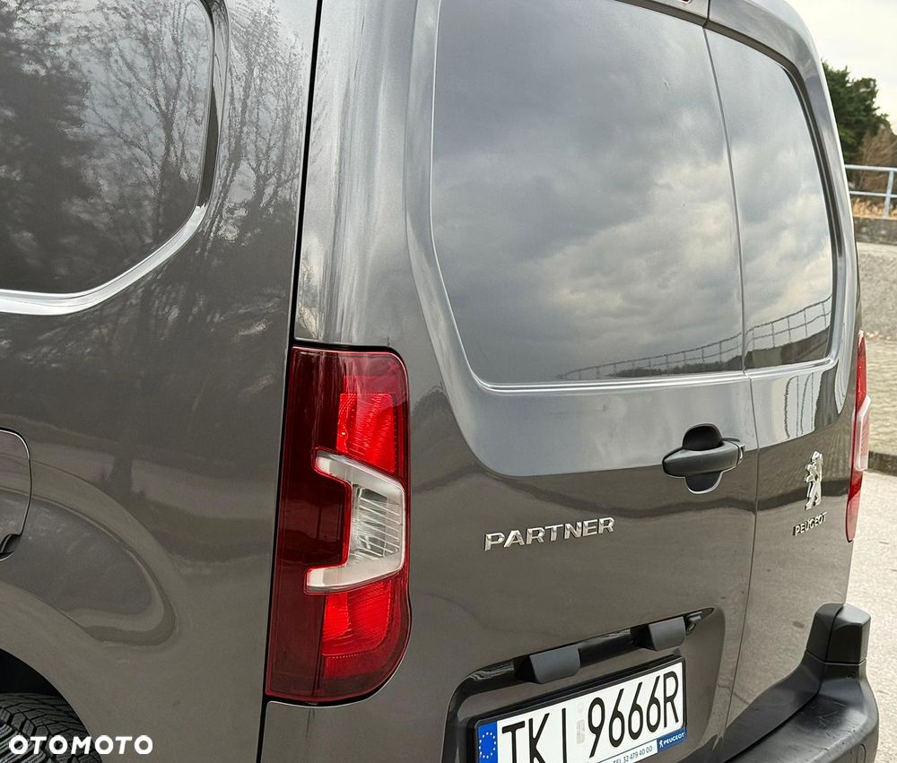 Peugeot Partner 1.5 130KM Automat 3 Osobwy Salon Polska Bezwypadkowy FVAT23% - 17