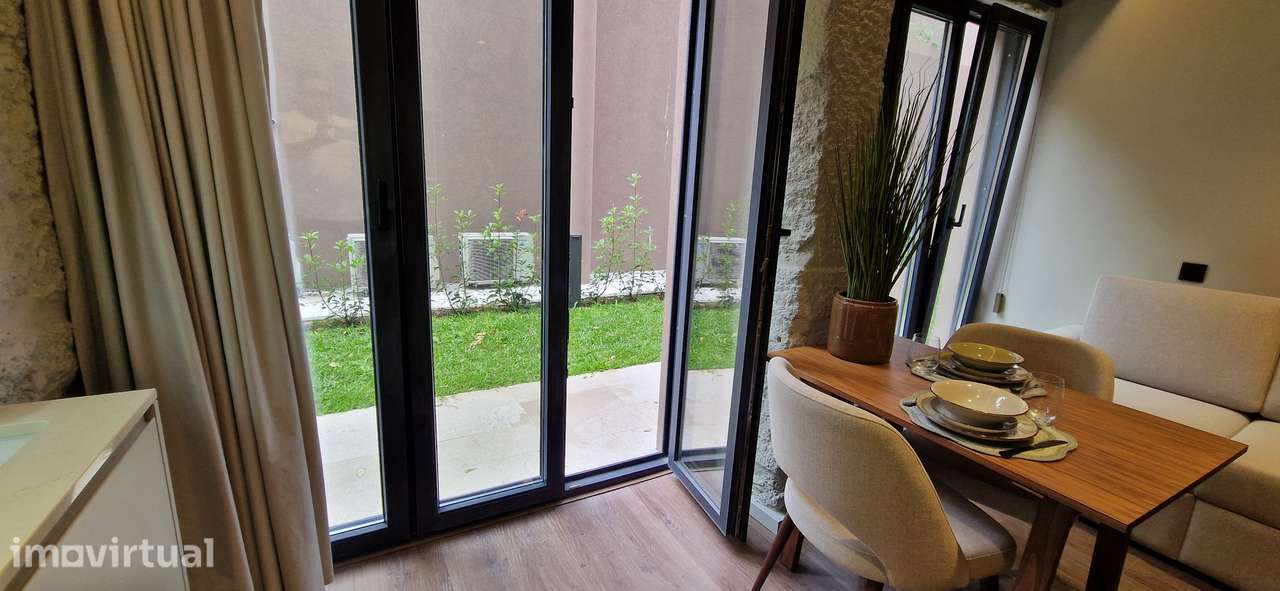 Apartamento T0 + Logradouro, Novo, Mobilado e Equipado - Grande imagem: 5/22