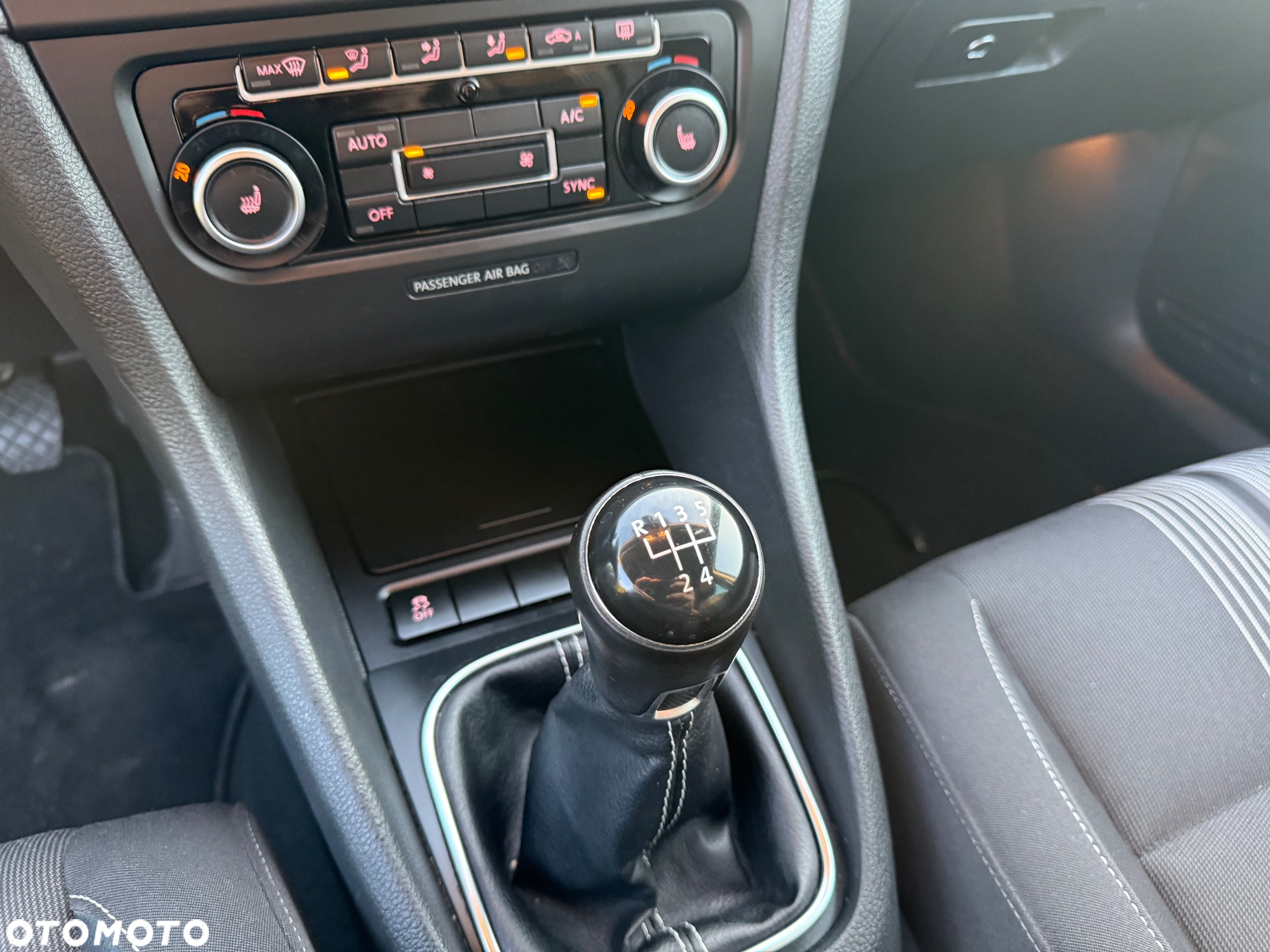 Volkswagen Golf VI 1.6 TDI Comfortline - 17