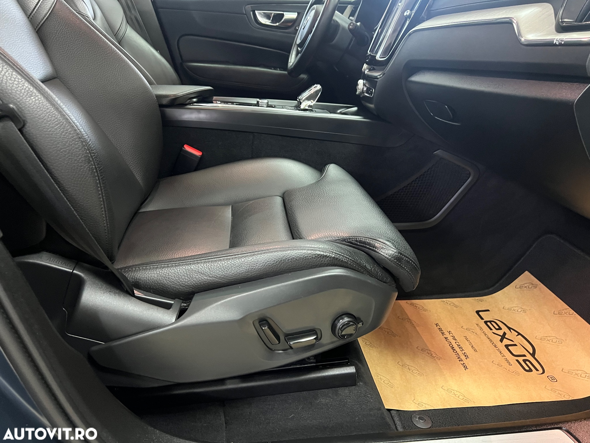Volvo XC 60 T8 Twin Engine AWD Geartronic Inscription - 4