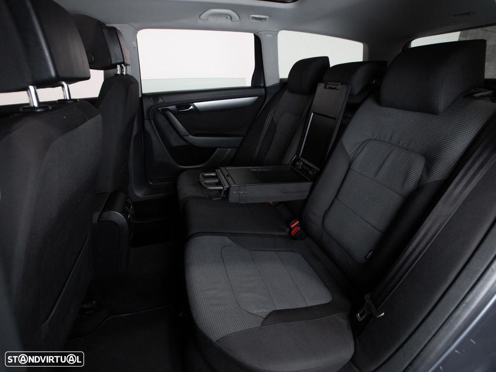 VW Passat Variant - 9