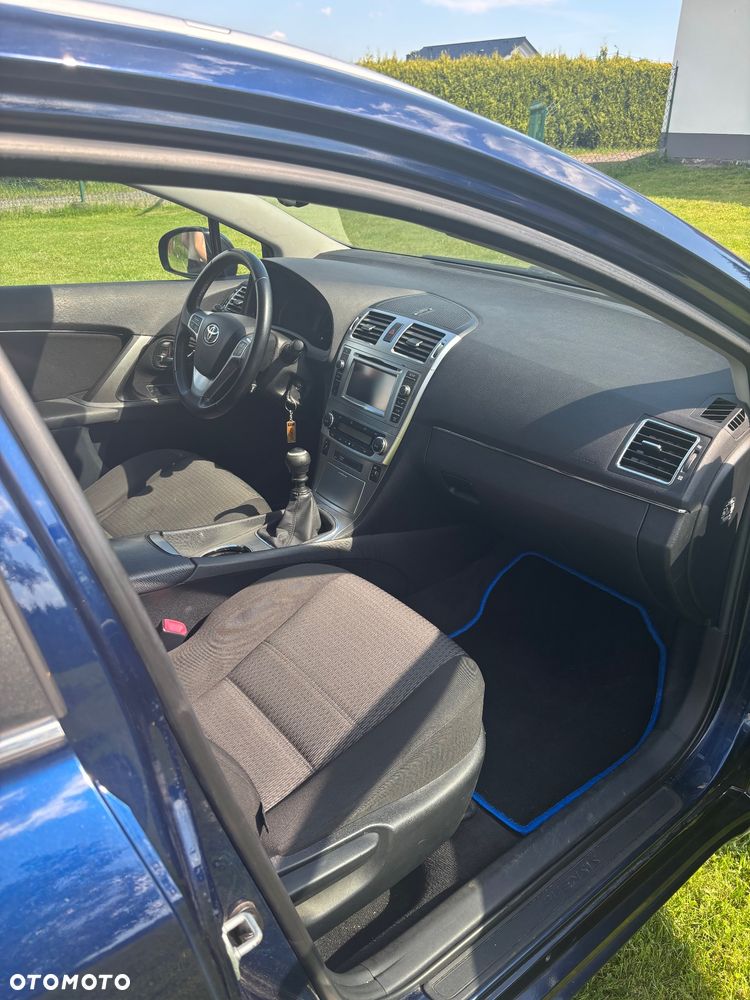 Toyota Avensis - 2
