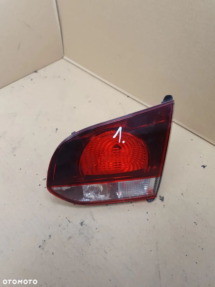 . LAMPA PRAWA W KLAPE VOLKSWAGEN GOLF 6 - 1