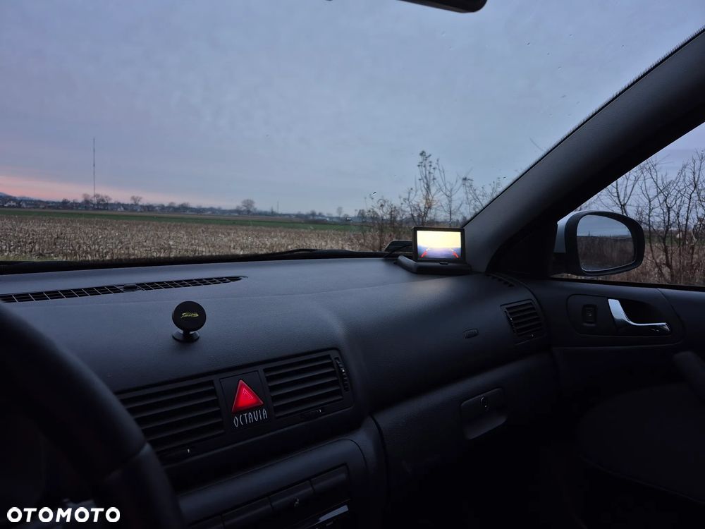 Skoda Octavia 1.6 Tour - 11