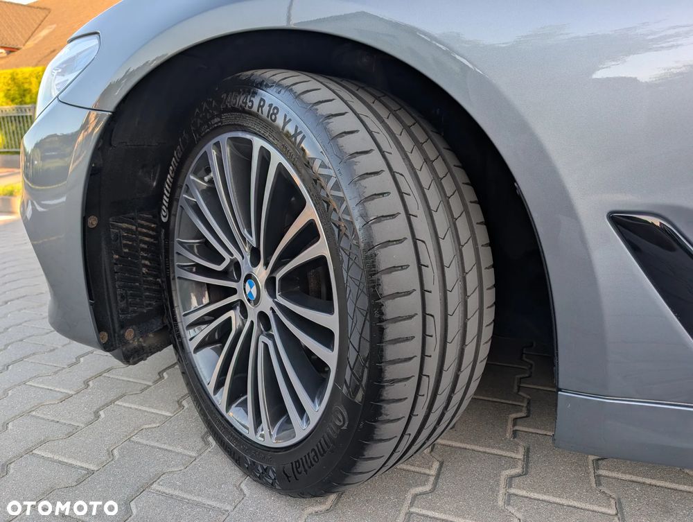 BMW Seria 5 520d Sport Line - 40