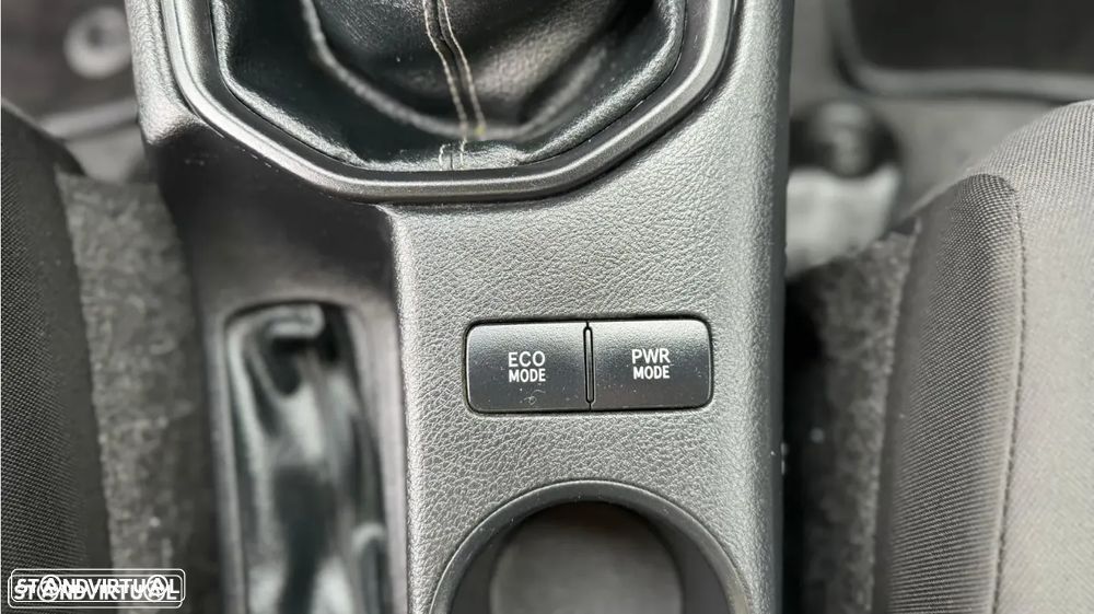 Toyota Hilux 2.4 D-4D 4X4 - 4