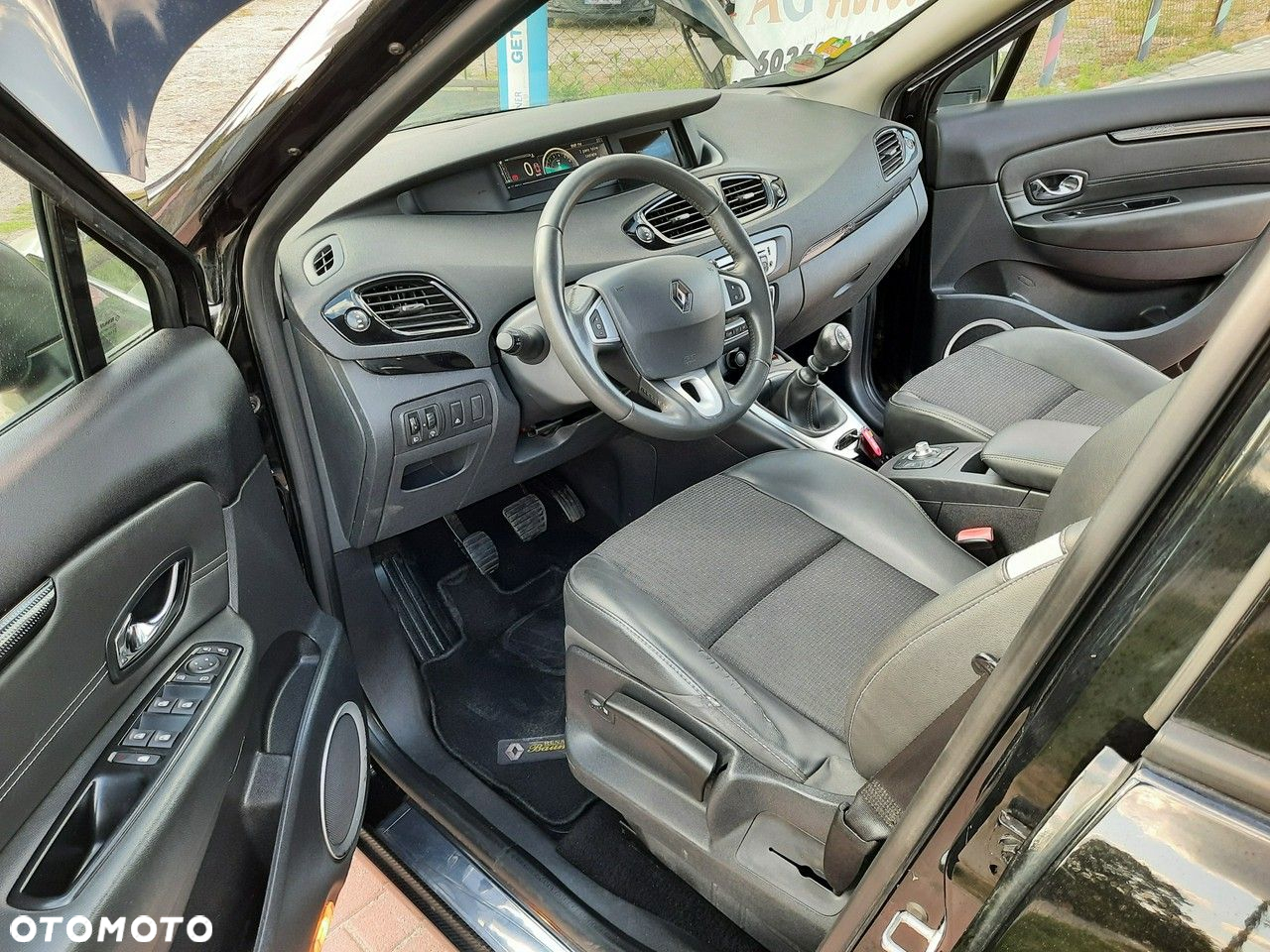 Renault Grand Scenic - 12