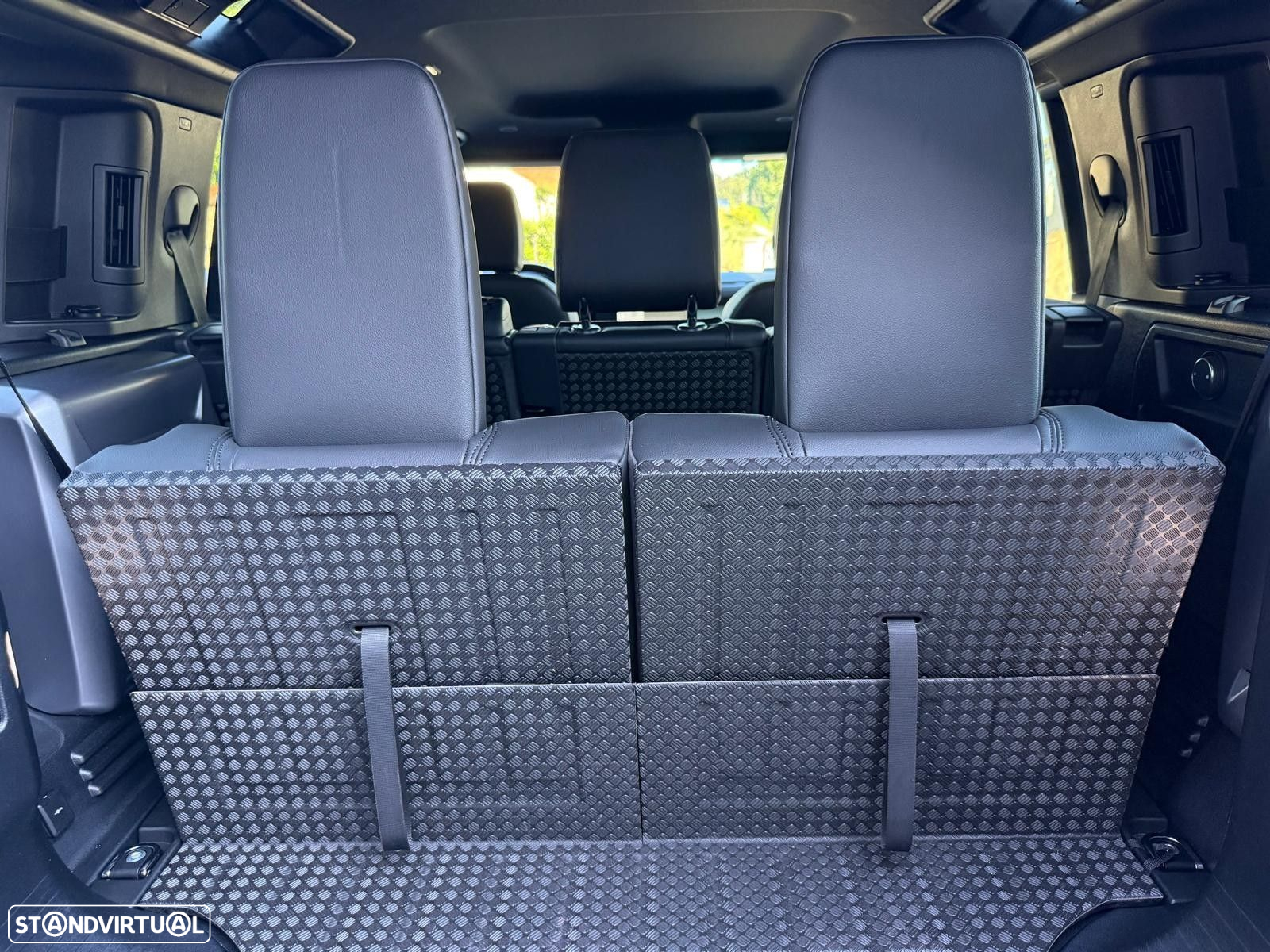 Land Rover Defender 110 D250 X-Dynamic HSE - 27