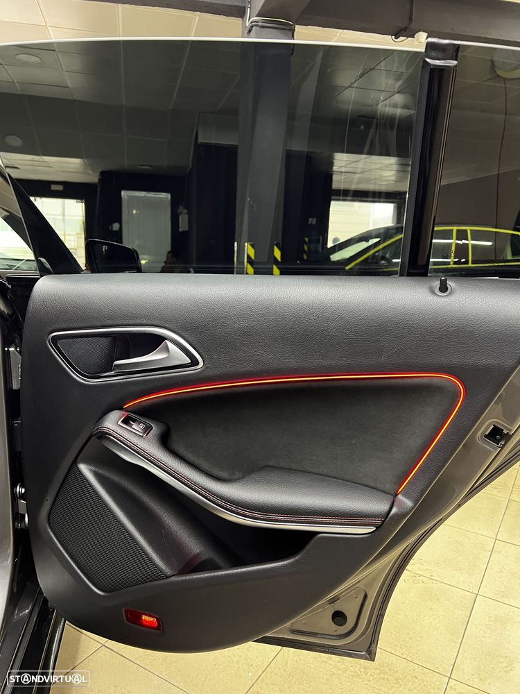 Mercedes-Benz CLA 180 AMG Line - 23