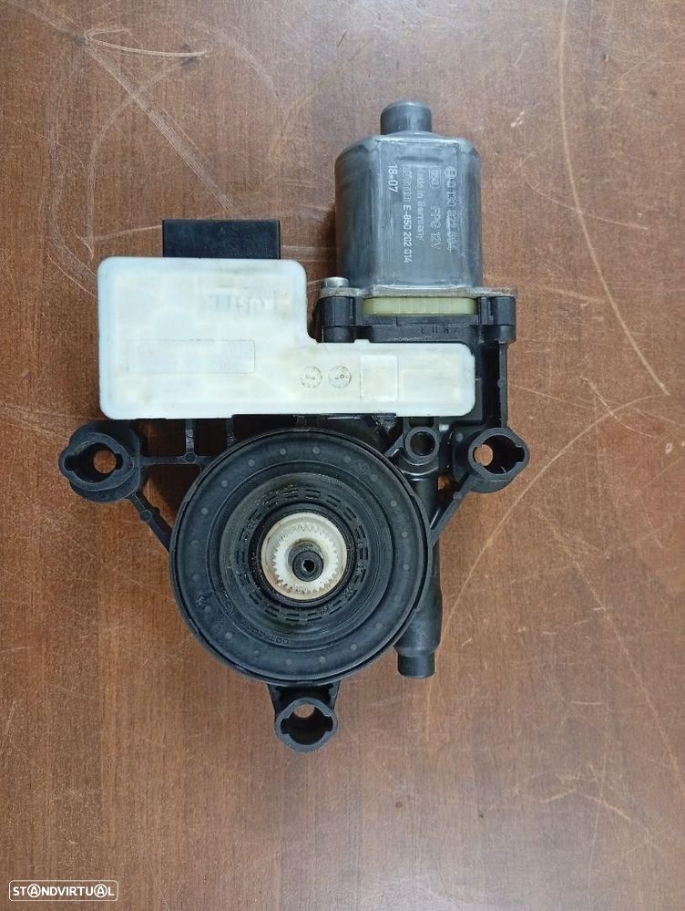 MOTOR ELEVADOR TRASEIRO DIREITO SEAT ARONA KJ - 1