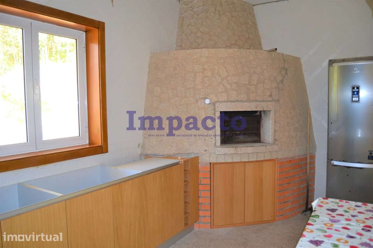 Quinta com moradia T6 em Fajões, Oliveira de Azeméis - Grande imagem: 4/33