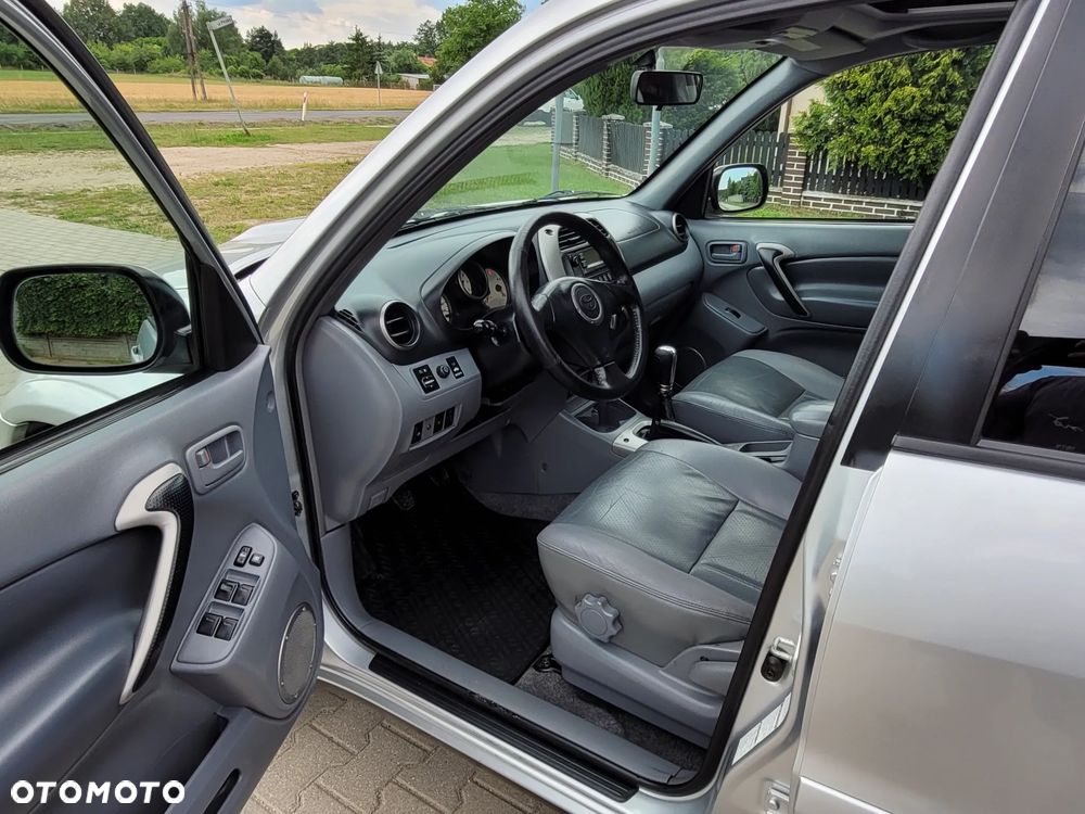 Toyota RAV4 - 10