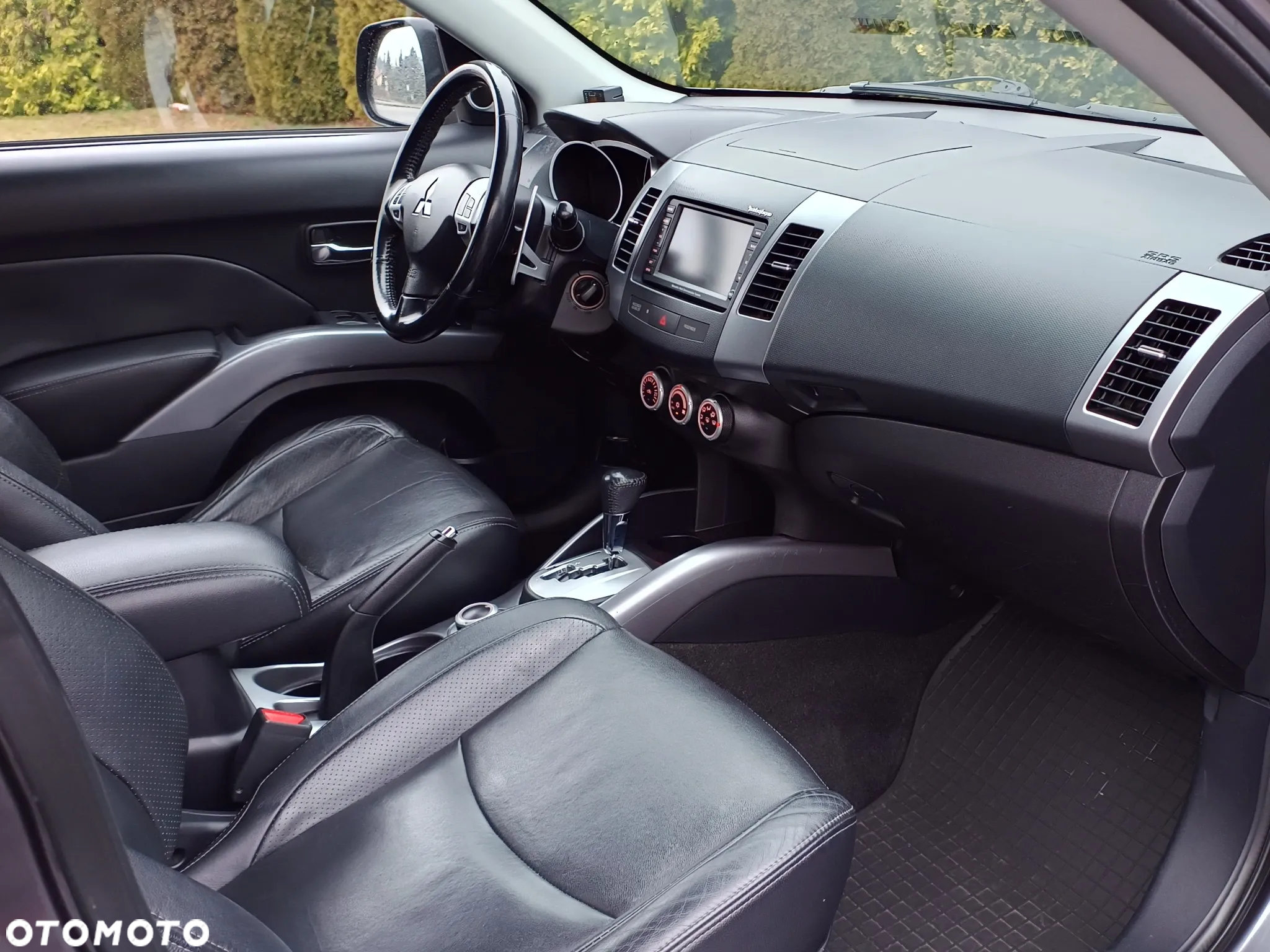 Mitsubishi Outlander 2.4 4WD CVT Instyle - 11