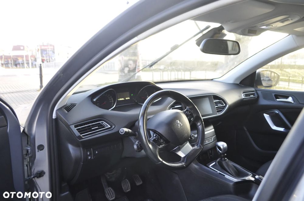 Peugeot 308 125 THP Allure - 10
