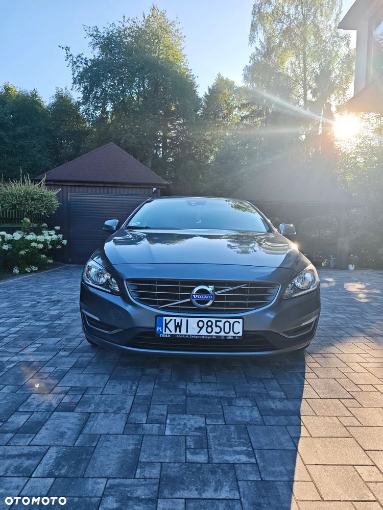Volvo V60 D4 Drive-E Momentum - 1