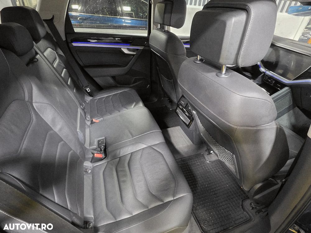 Volkswagen Touareg V6 TDI 4MOTION Elegance - 12