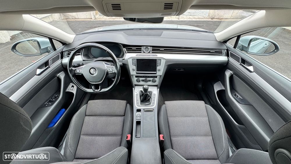 VW Passat Variant 1.6 TDI BlueMotion - 14