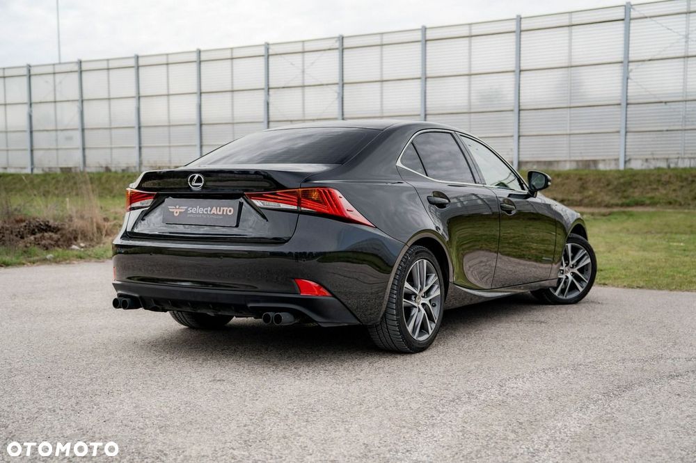 Lexus IS - 7