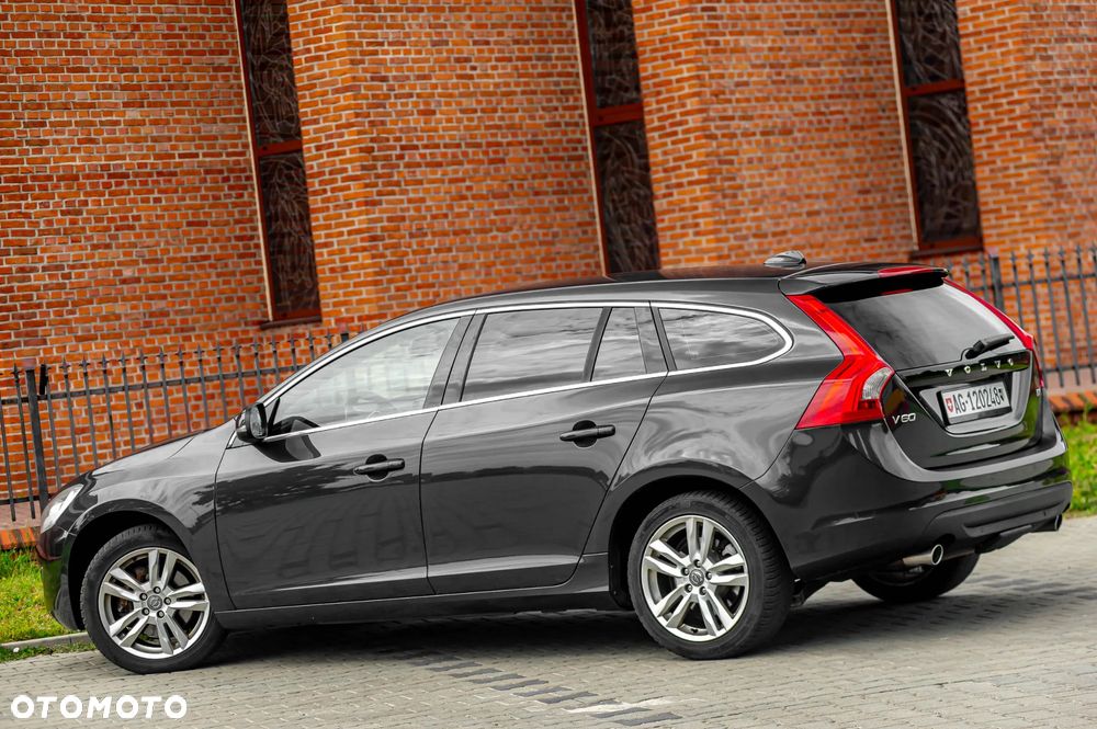Volvo V60 D5 Geartronic Momentum - 3