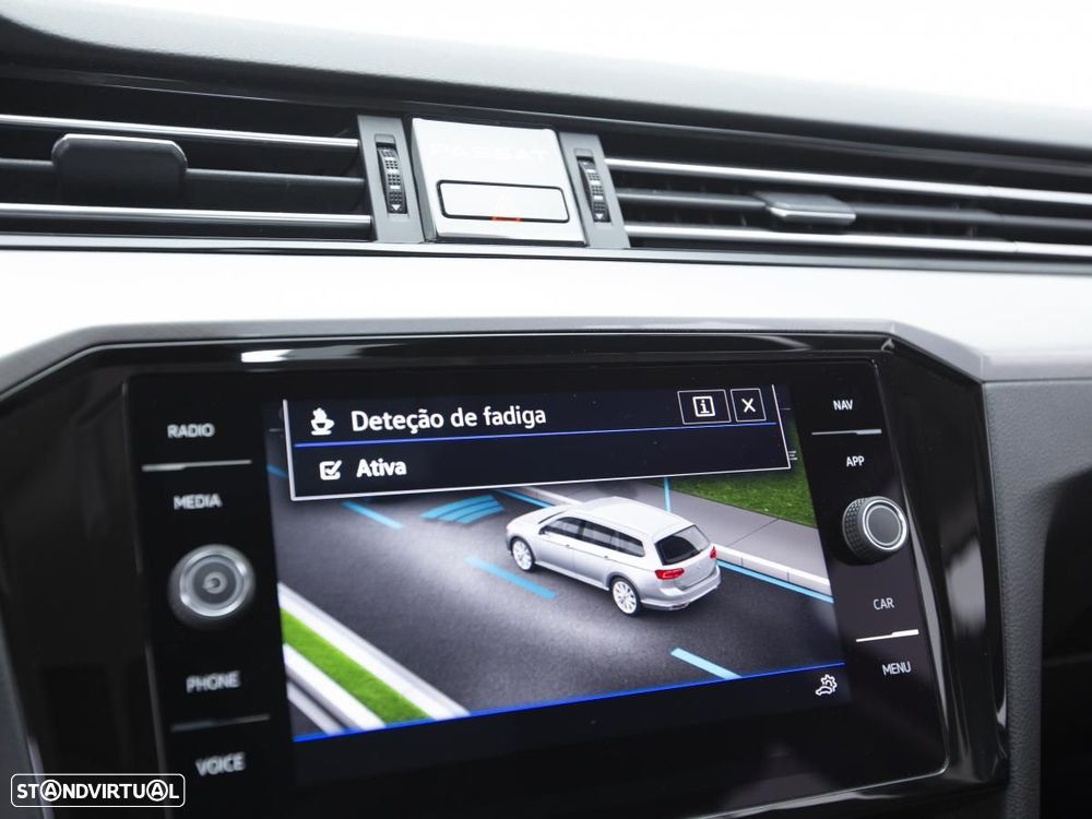 VW Passat Variant 2.0 TDI Business DSG - 26