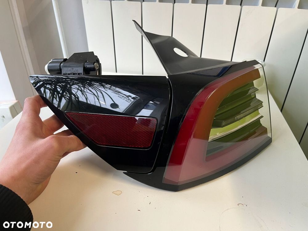 Lampa lewa tylna TESLA MODEL 3 klapka ładowarki komplet - 1