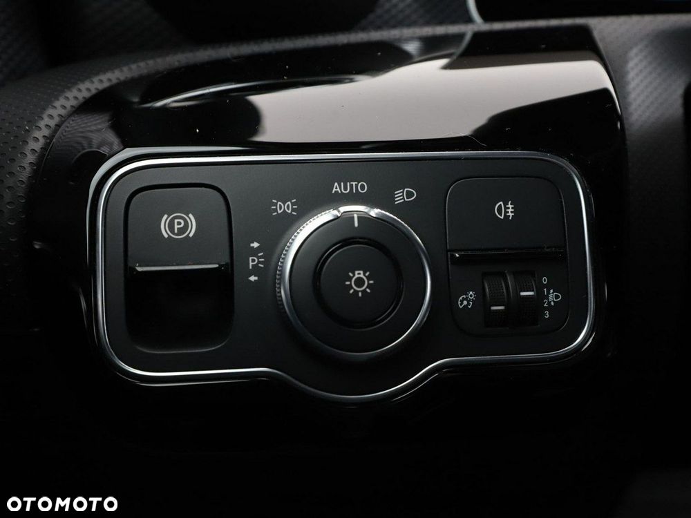 Mercedes-Benz Klasa A 200 7G-DCT - 34