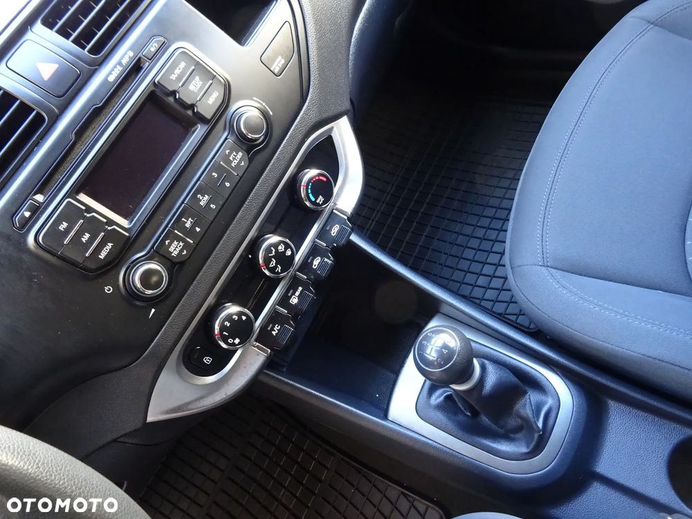 Kia Rio - 10