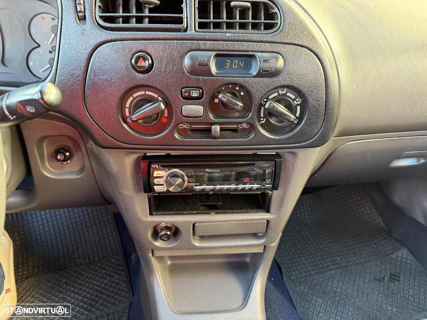 Mitsubishi Lancer 1300 GLX - 26
