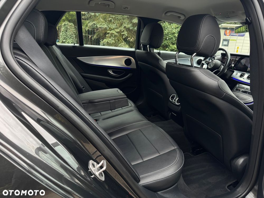 Mercedes-Benz Klasa E 200 9G-TRONIC Exclusive - 22