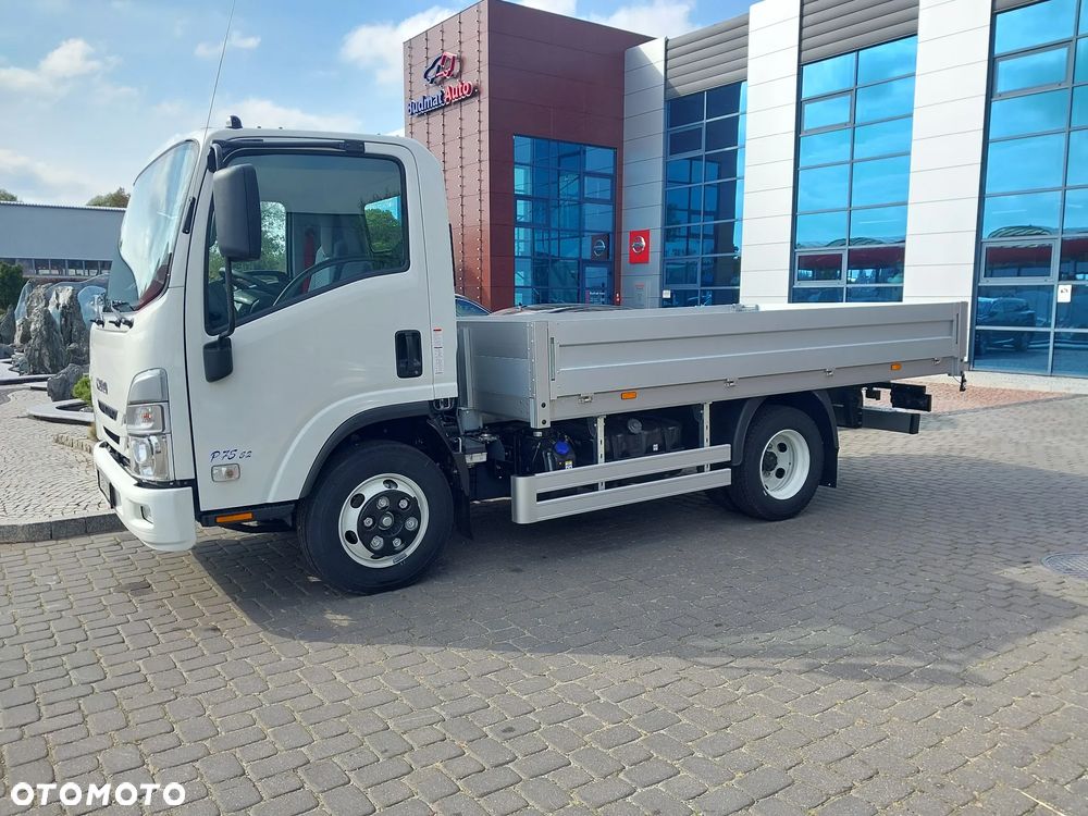 Isuzu P75 5.2 L - 5