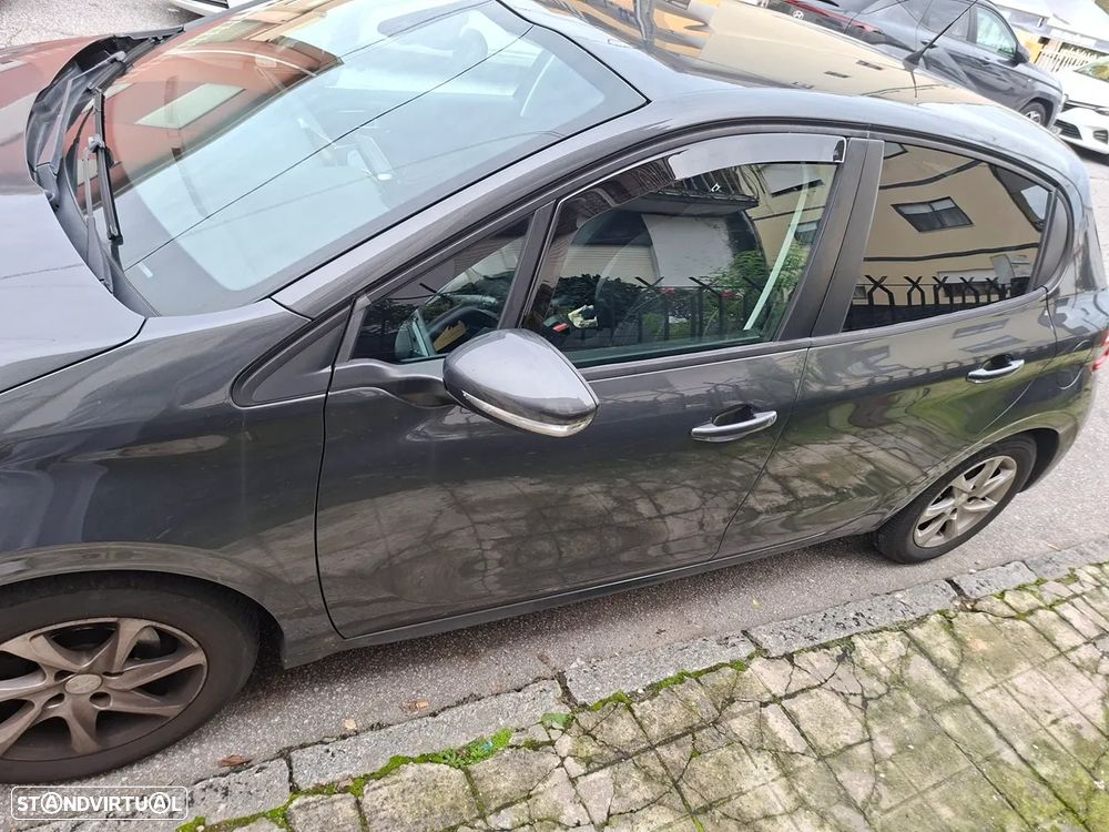 Peugeot 208 1.2 VTi Active - 4