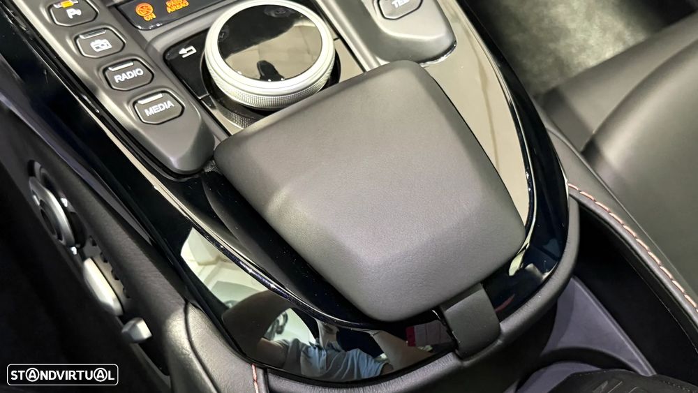 Aston Martin Vantage Coupe 4.0 Twin-Turbo V8 - 40
