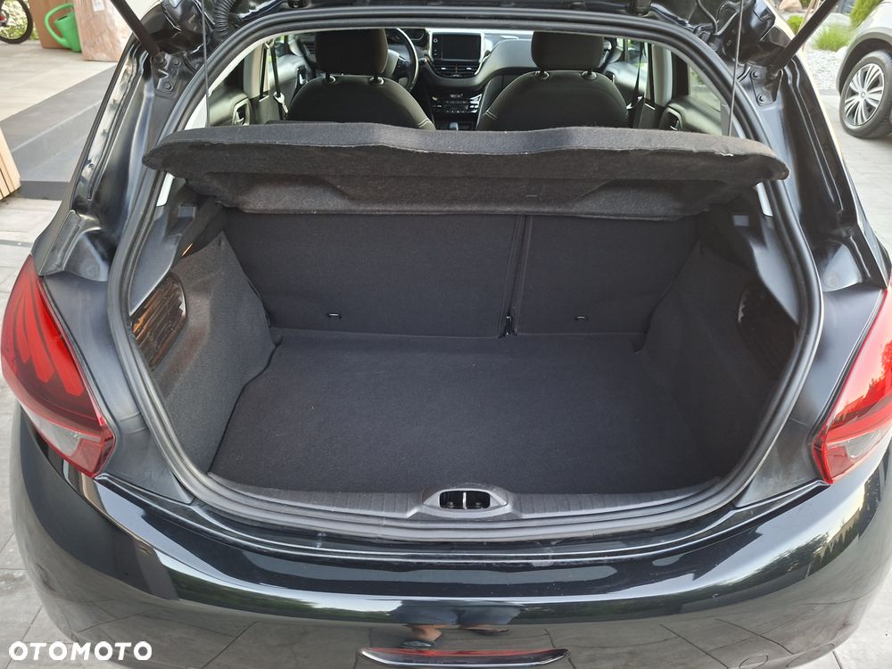 Peugeot 208 - 11