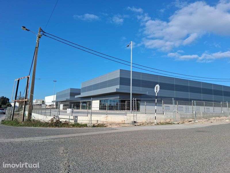 Lojas na zona comercial do Montijo - Grande imagem: 3/12