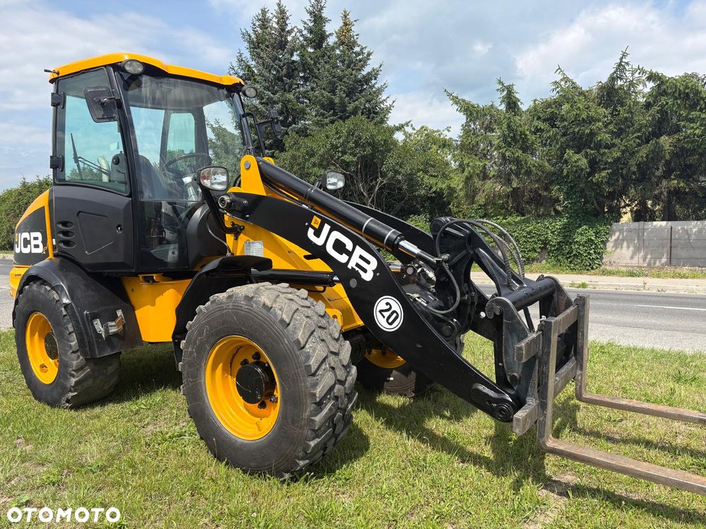 JCB 409 - 1