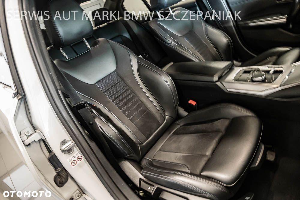 BMW Seria 3 320d xDrive mHEV M Sport sport - 32