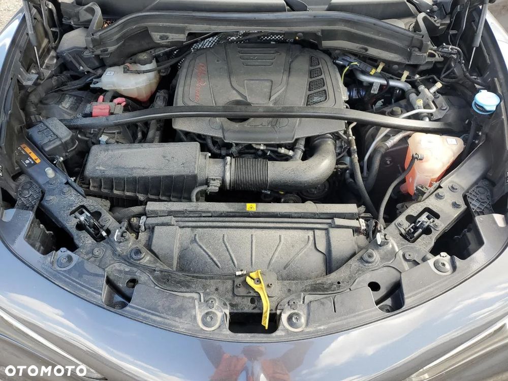 Alfa Romeo Stelvio 2.0 Turbo 16V AT8-Q4 Ti - 8
