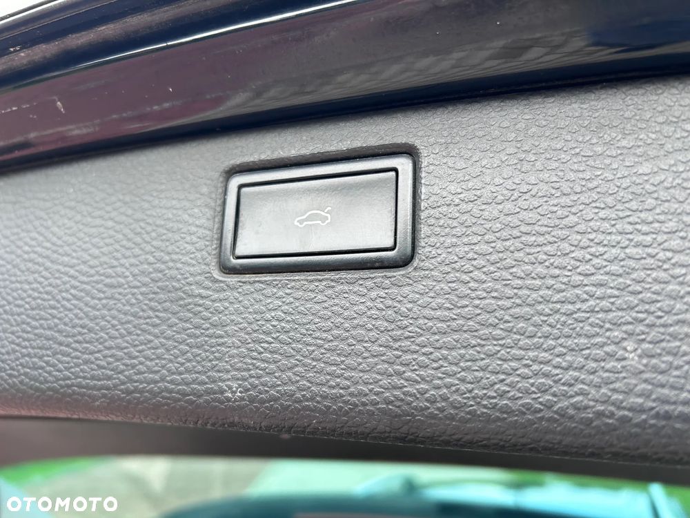 Volkswagen Passat Variant 2.0 TDI DPF R-Line Edition Plus - 34