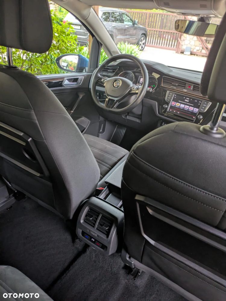 Volkswagen Touran - 14