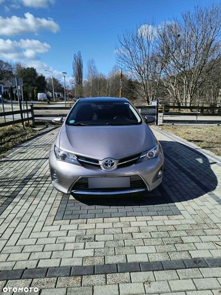 Toyota Auris 1.8 HSD Luna - 2