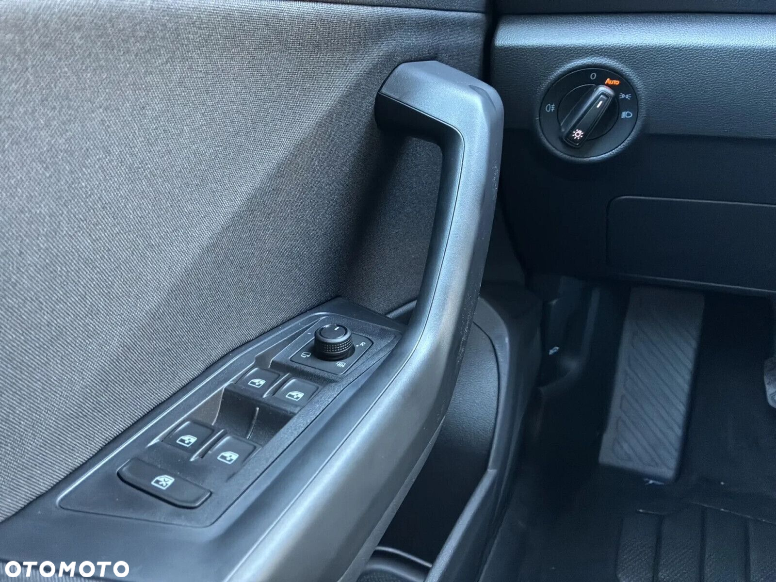 Volkswagen T-Roc - 17