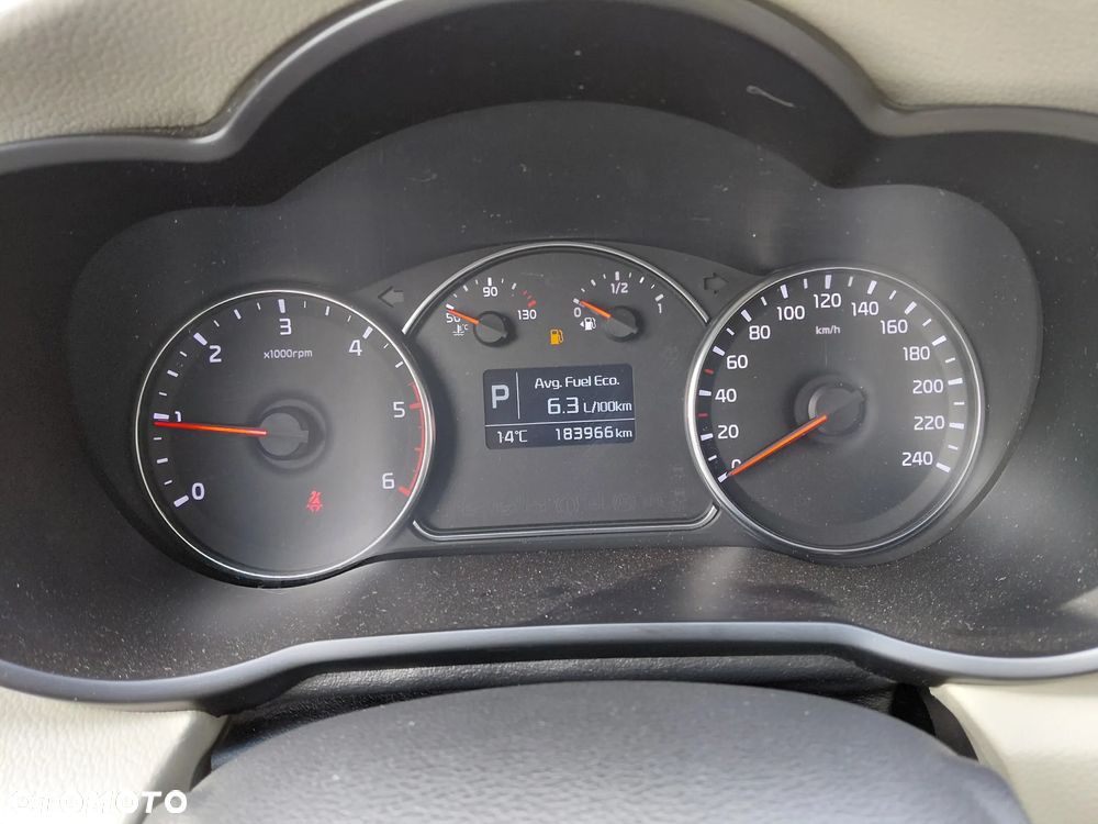 Kia Carens 1.7 CRDi Business Line 7DCT - 17