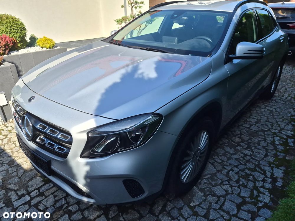 Mercedes-Benz GLA 180 Activity Edition - 13
