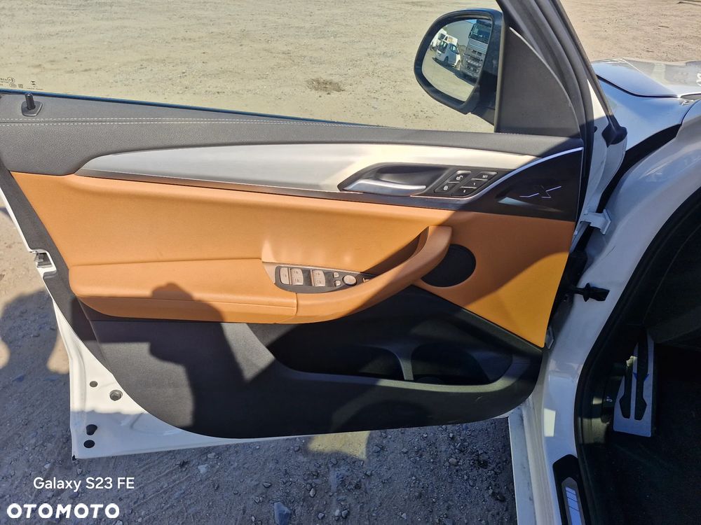BMW iX3 - 10